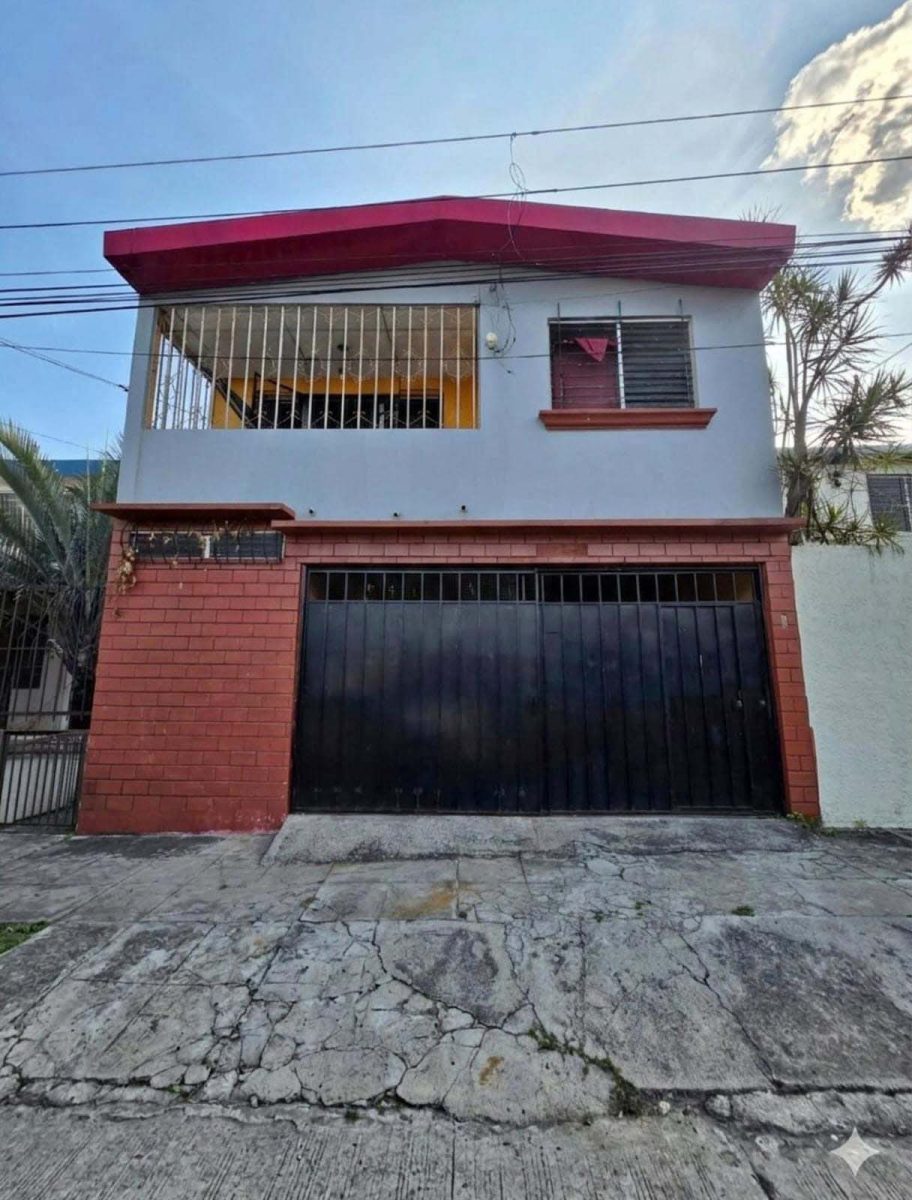 Spacious Two-Story Home for Sale or Rent in Colonia Escalón